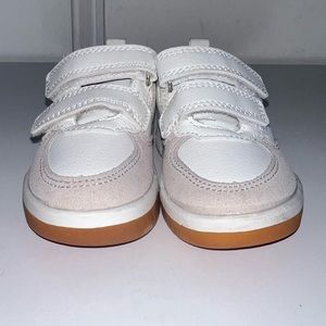 white and beige shoes size 4 infant